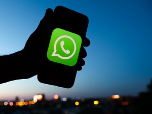 Whatsapp ascolta le conversazioni