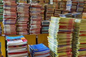 Libri scolastici usati: le migliori piattaforme per risparmiare ogni anno